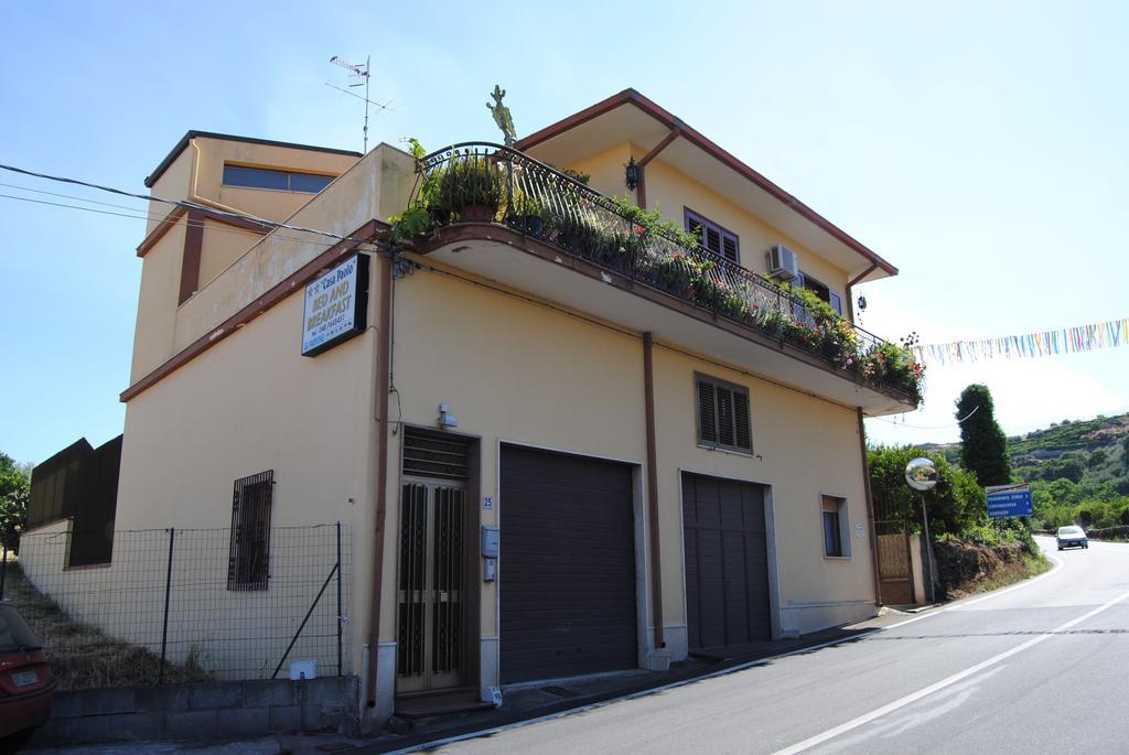 B&B Casa Paolo Fiumefreddo di Sicilia Bagian luar foto